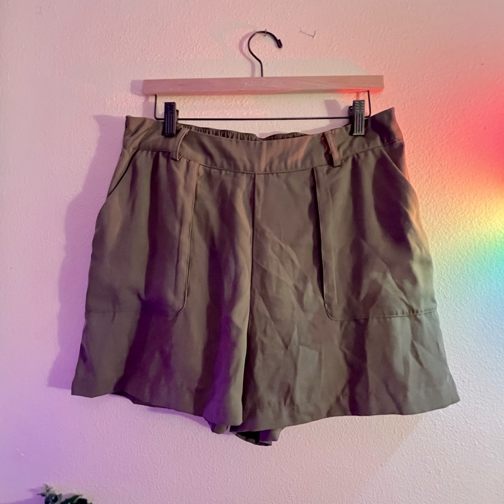 Olive Wide Leg Shorts Size L
